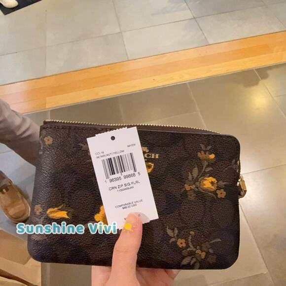 NWT Coach Corner Zip Wristlet Signature Canvas With Floral CCL19 Walnut/Yellow - Picture 3 of 7